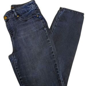 Chico's Platinum denim, super soft  dark blue wash skinny jeans size 1 (8/Med)